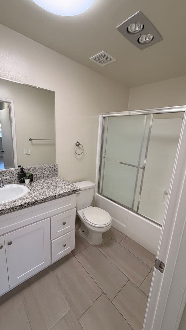 Sunland Apartment: 8608 Foothill Blvd