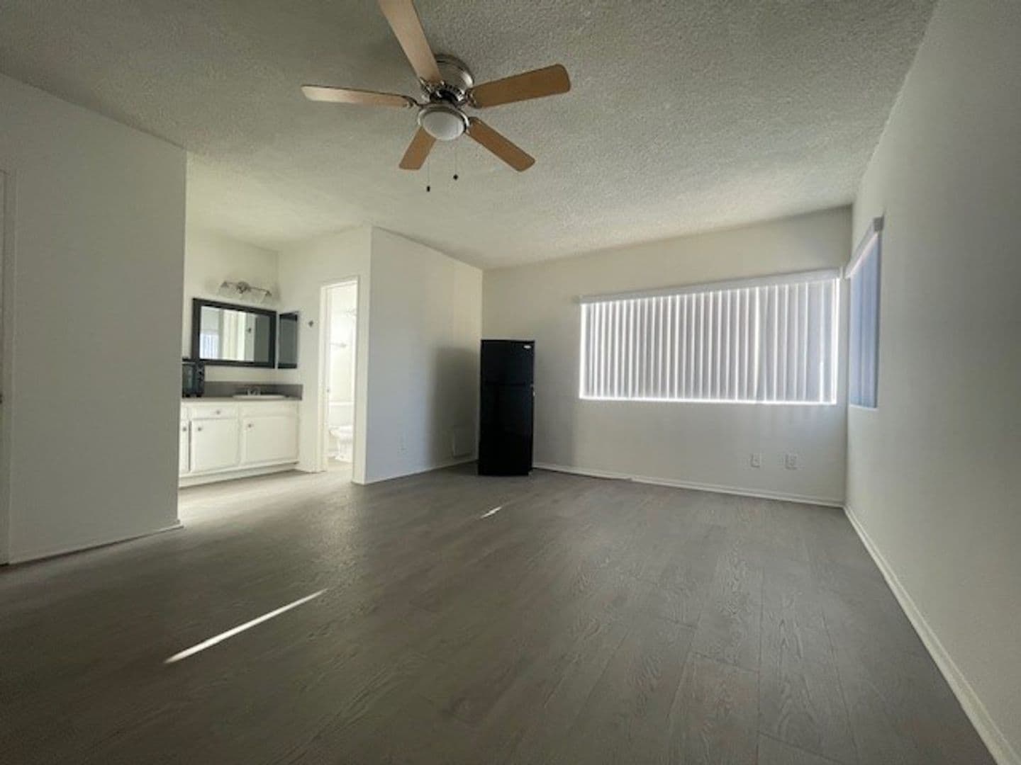 Los Angeles Apartment: 1524 Bundy Dr.