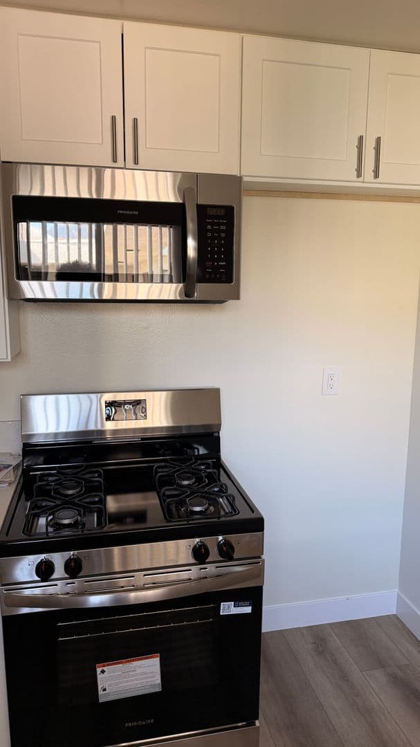 Sunland Apartment: 8608 Foothill Blvd