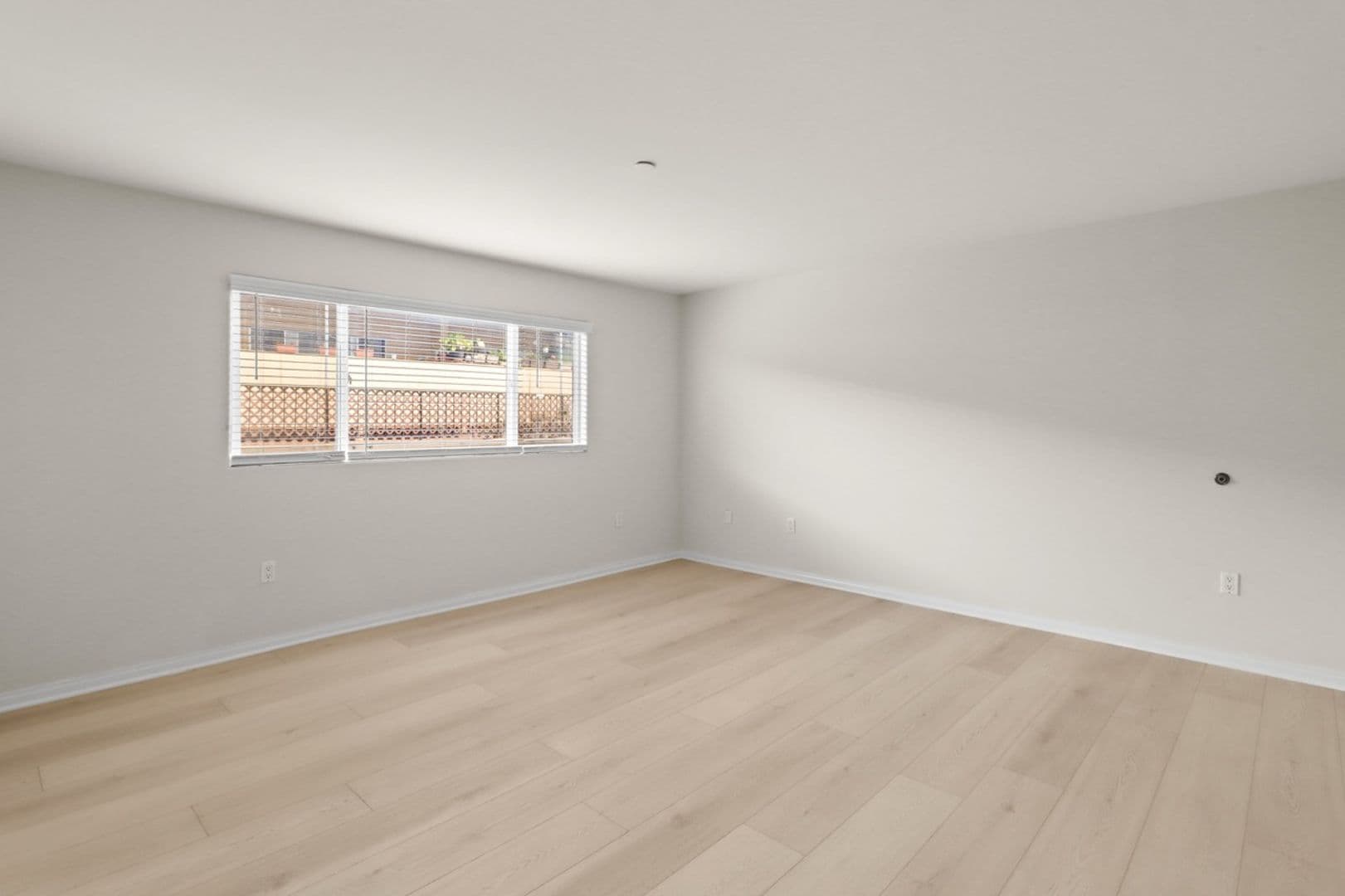 Los Angeles Apartment: 4262 Lindblade Dr