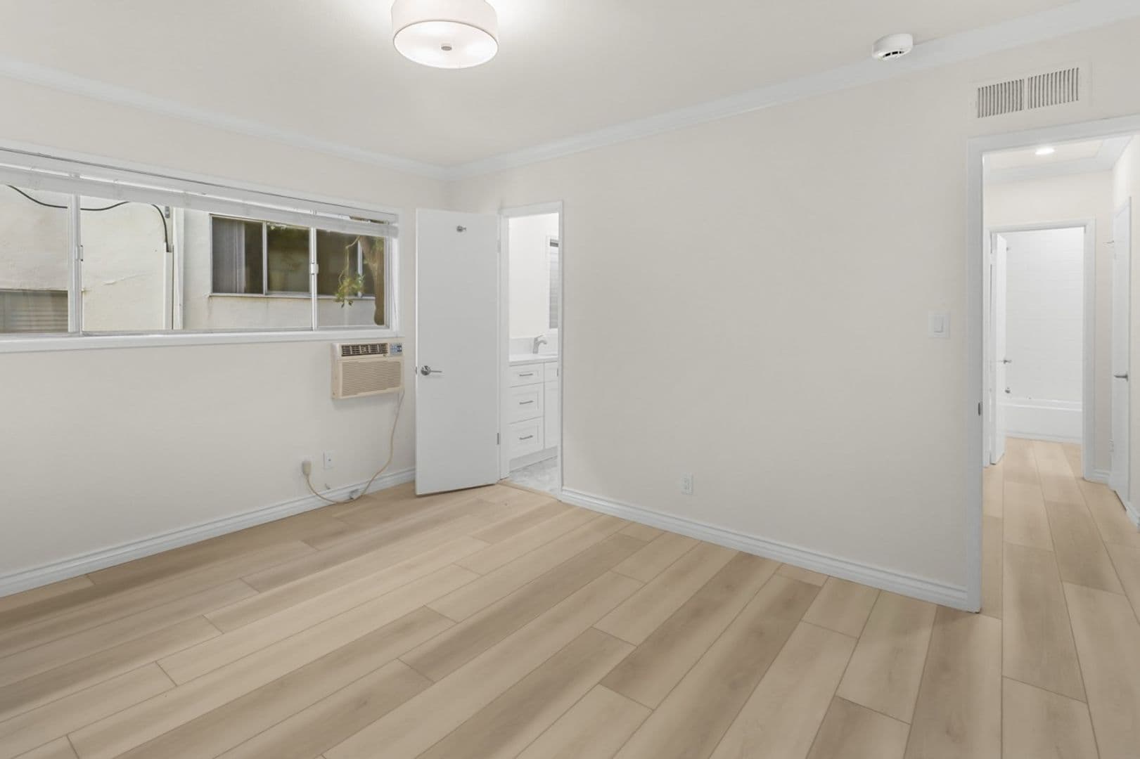 Los Angeles Apartment: 11711 Goshen Ave.