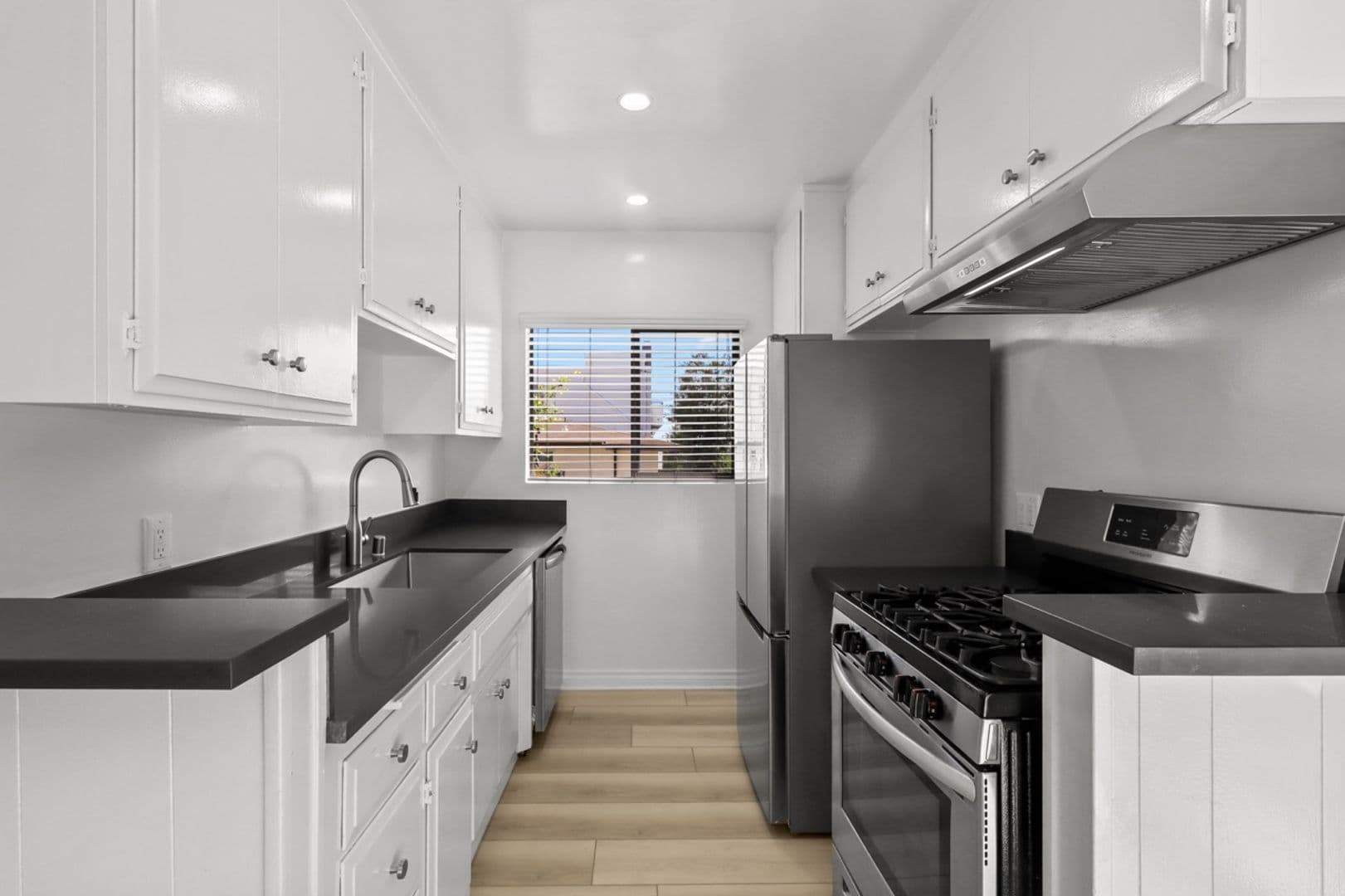Los Angeles Apartment: 1226 McClellan Drive