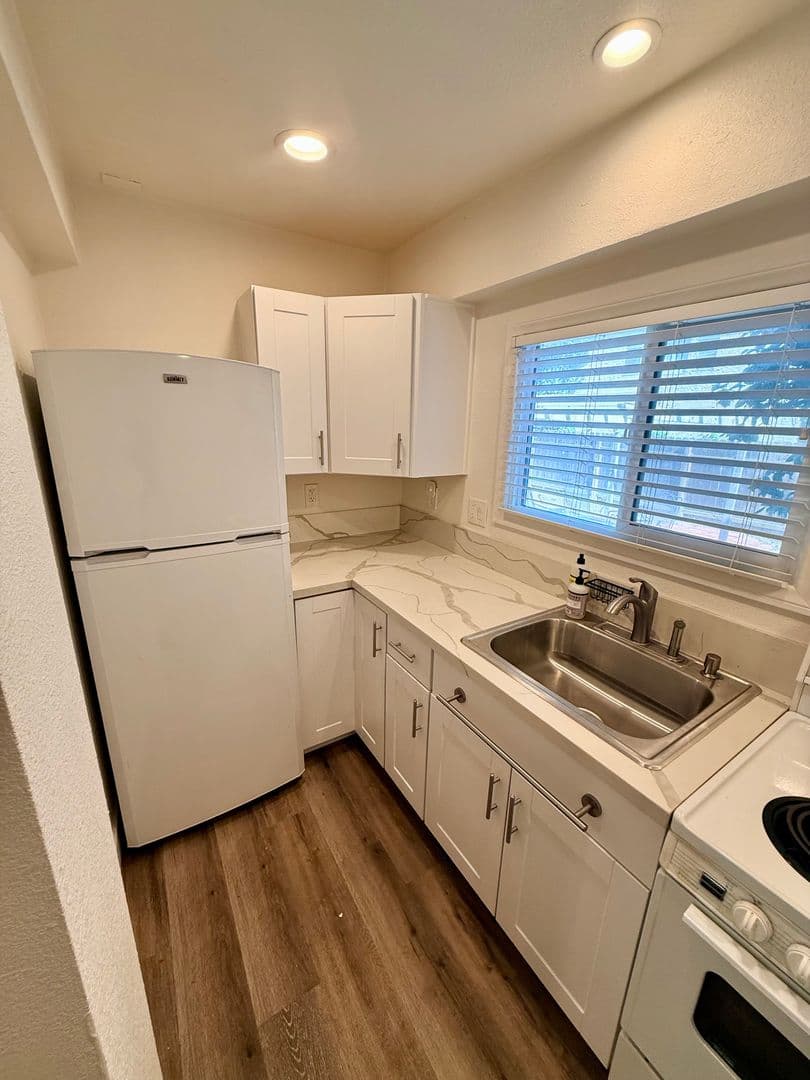 Long Beach Apartment: 761 Walnut Ave