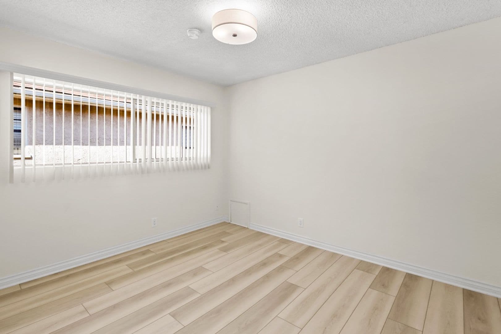 Los Angeles Apartment: 1226 McClellan Drive