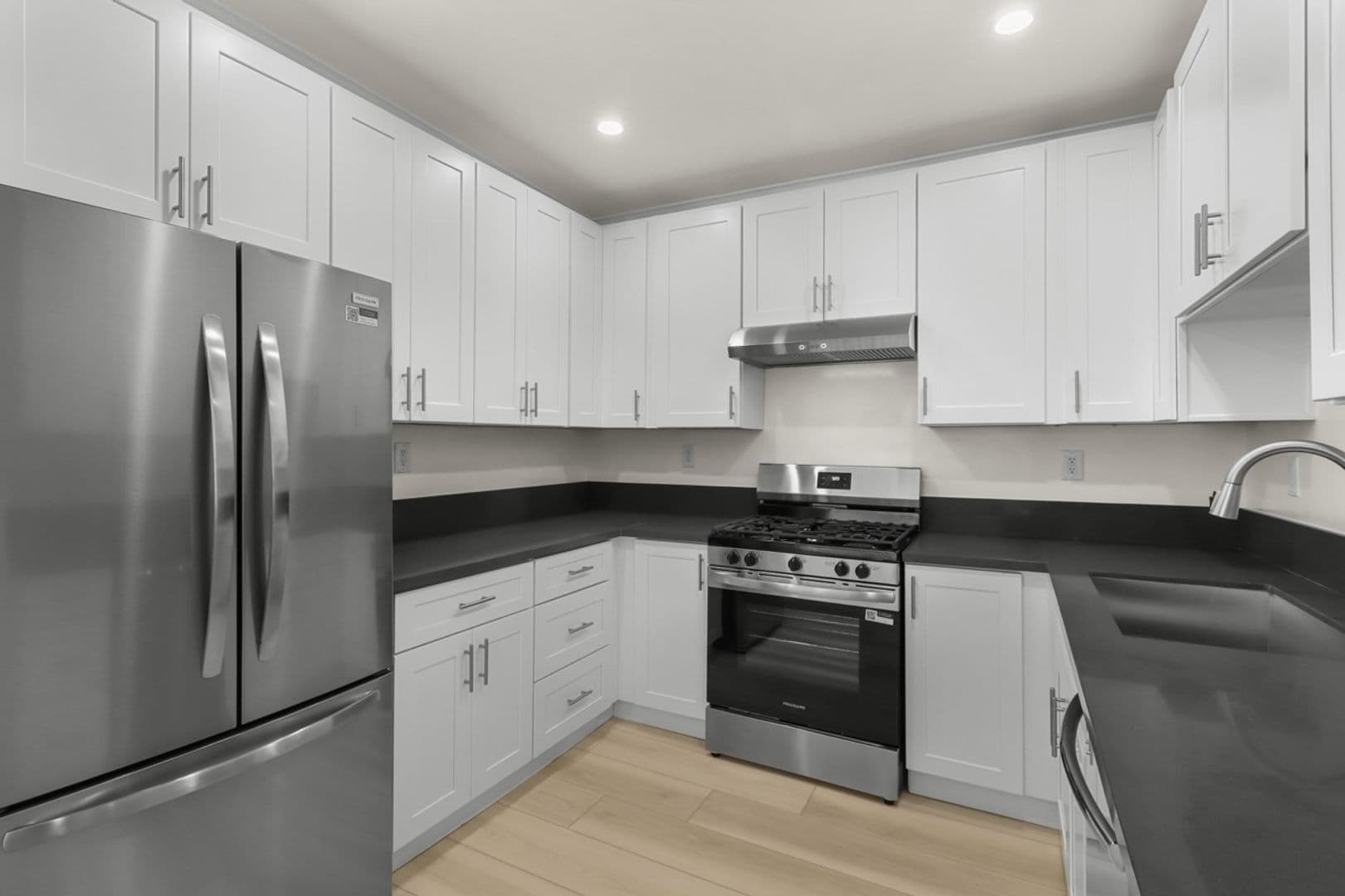 Los Angeles Apartment: 11711 Goshen Ave.