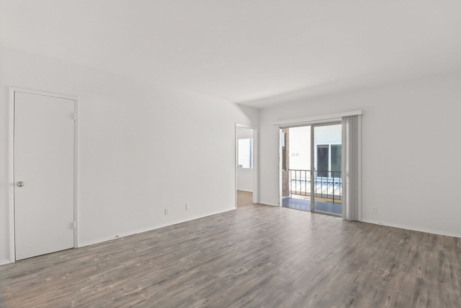 Santa Monica Apartment: 1143 -10th St