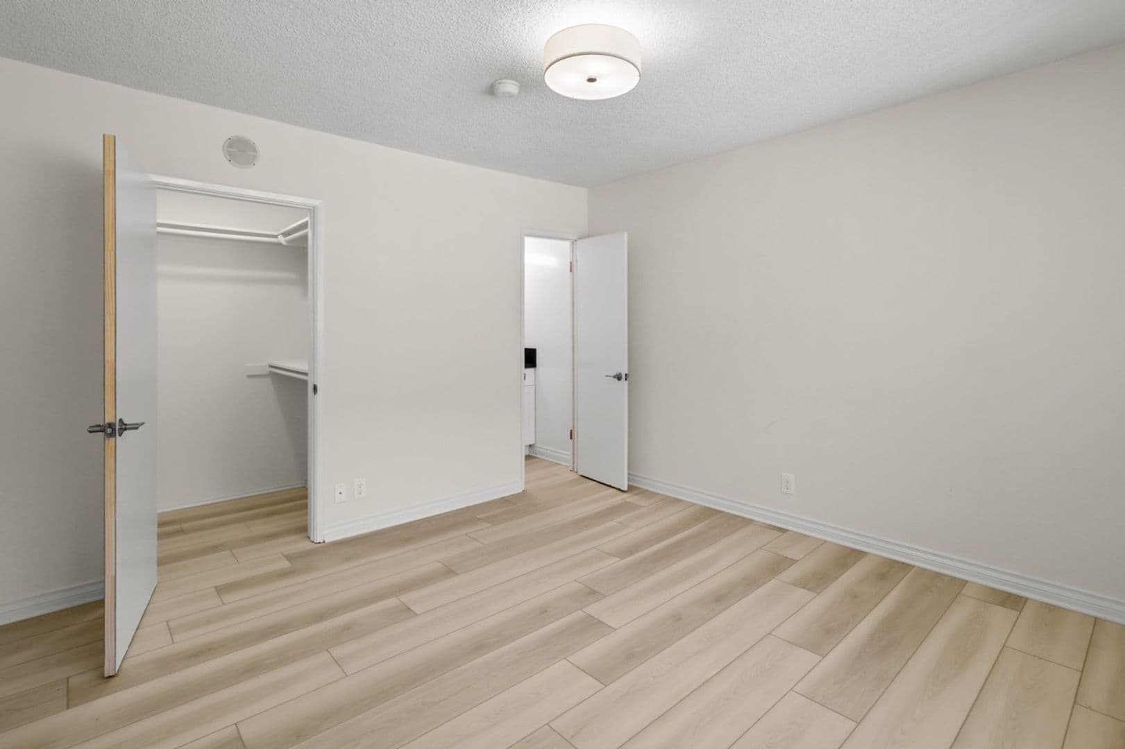 Los Angeles Apartment: 1226 McClellan Drive