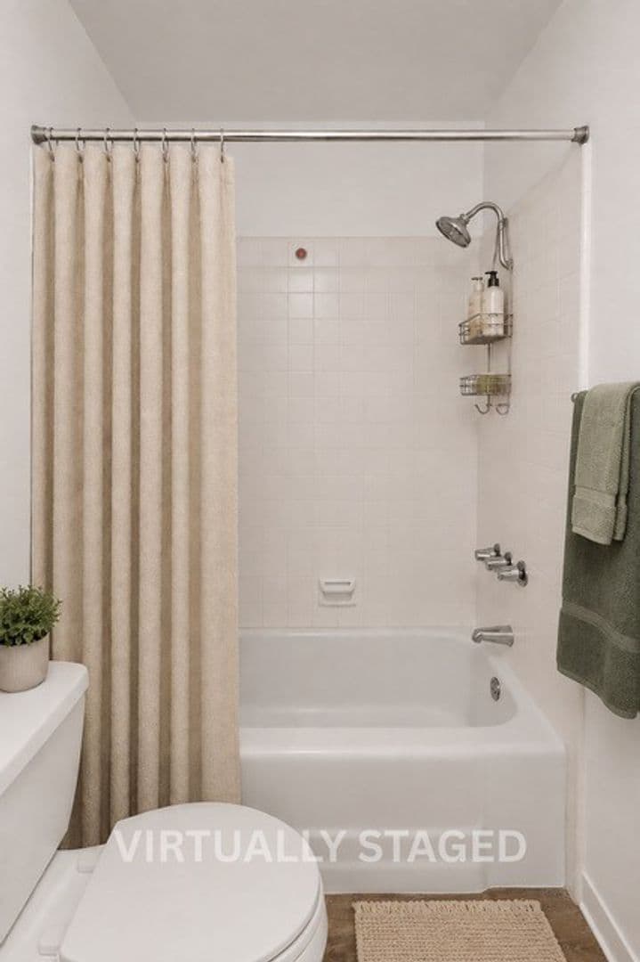 Los Angeles Apartment: 11946 Montana Ave