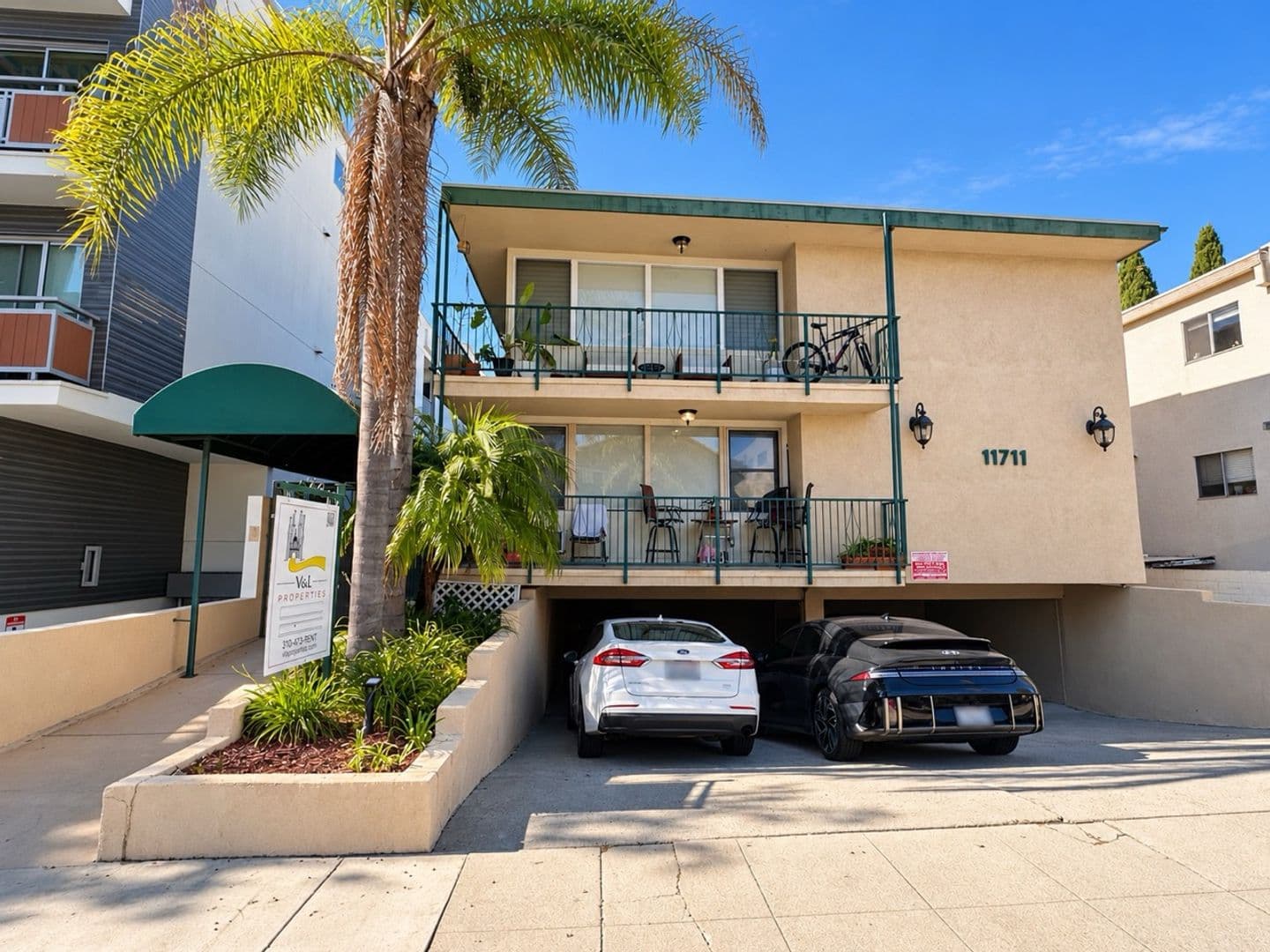 Los Angeles Apartment: 11711 Goshen Ave.