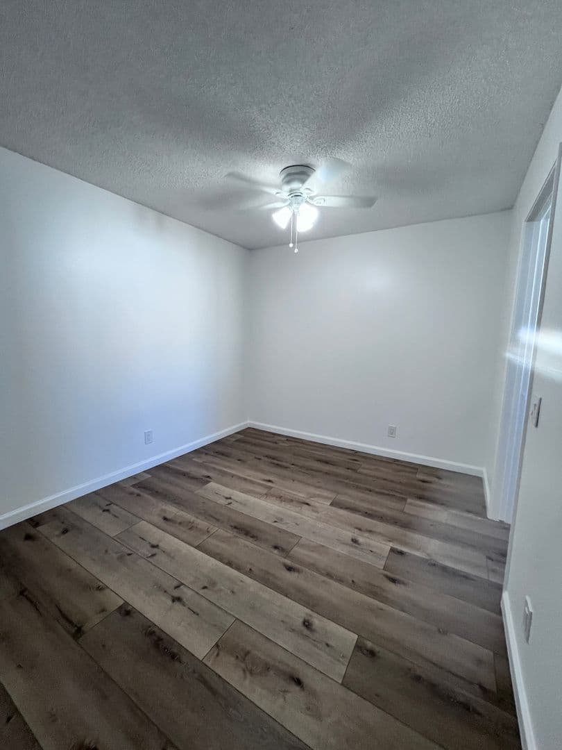 Sunland Apartment: 8608 Foothill Blvd
