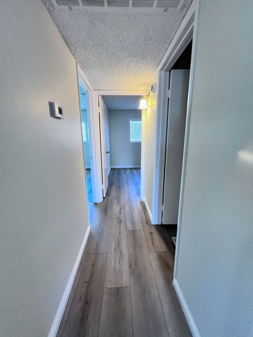 Sunland Apartment: 8608 Foothill Blvd