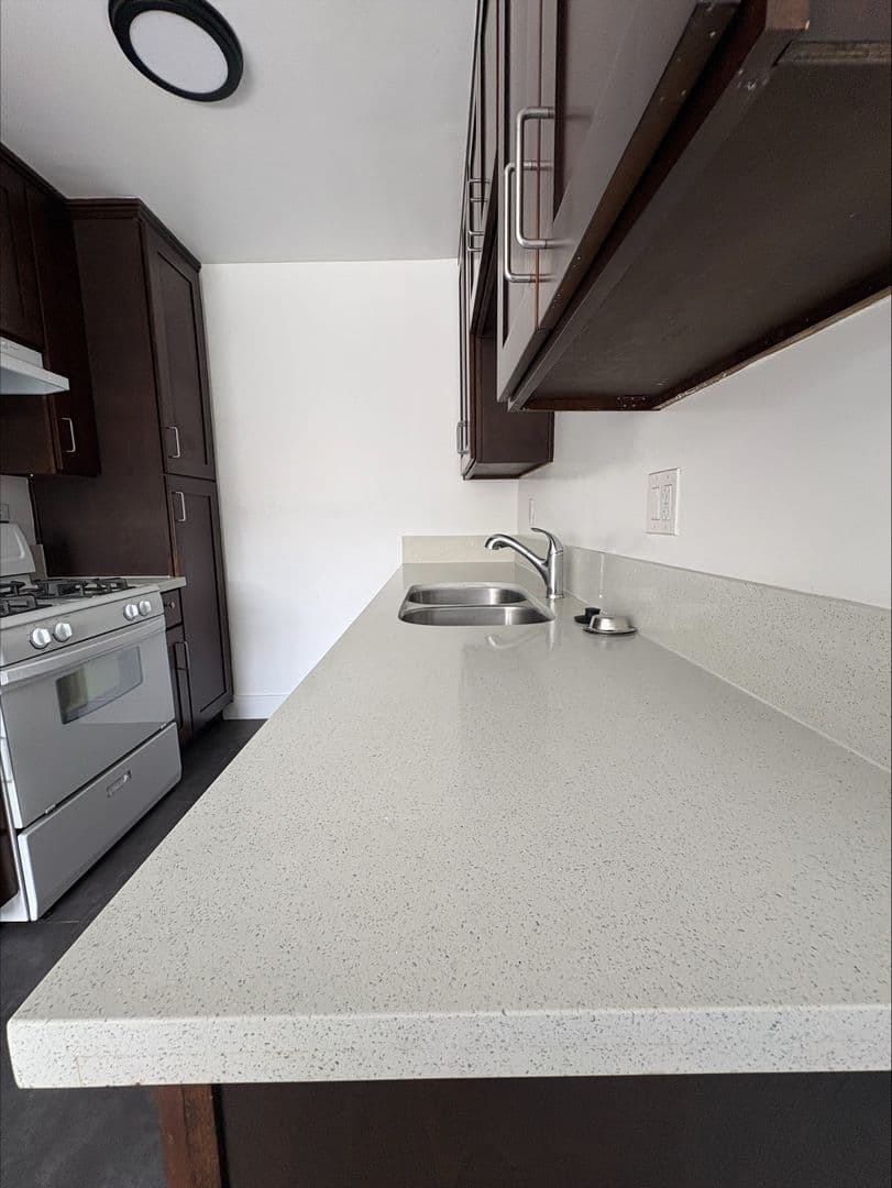 Los Angeles Apartment: 2401 Ocean View Avenue