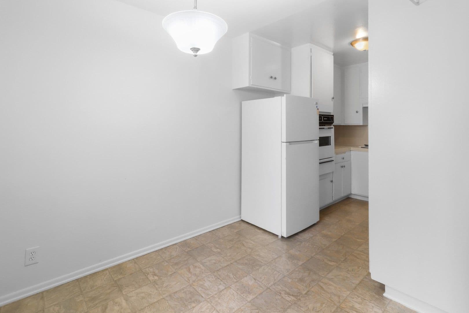 Los Angeles Apartment: 3709 Midvale Ave