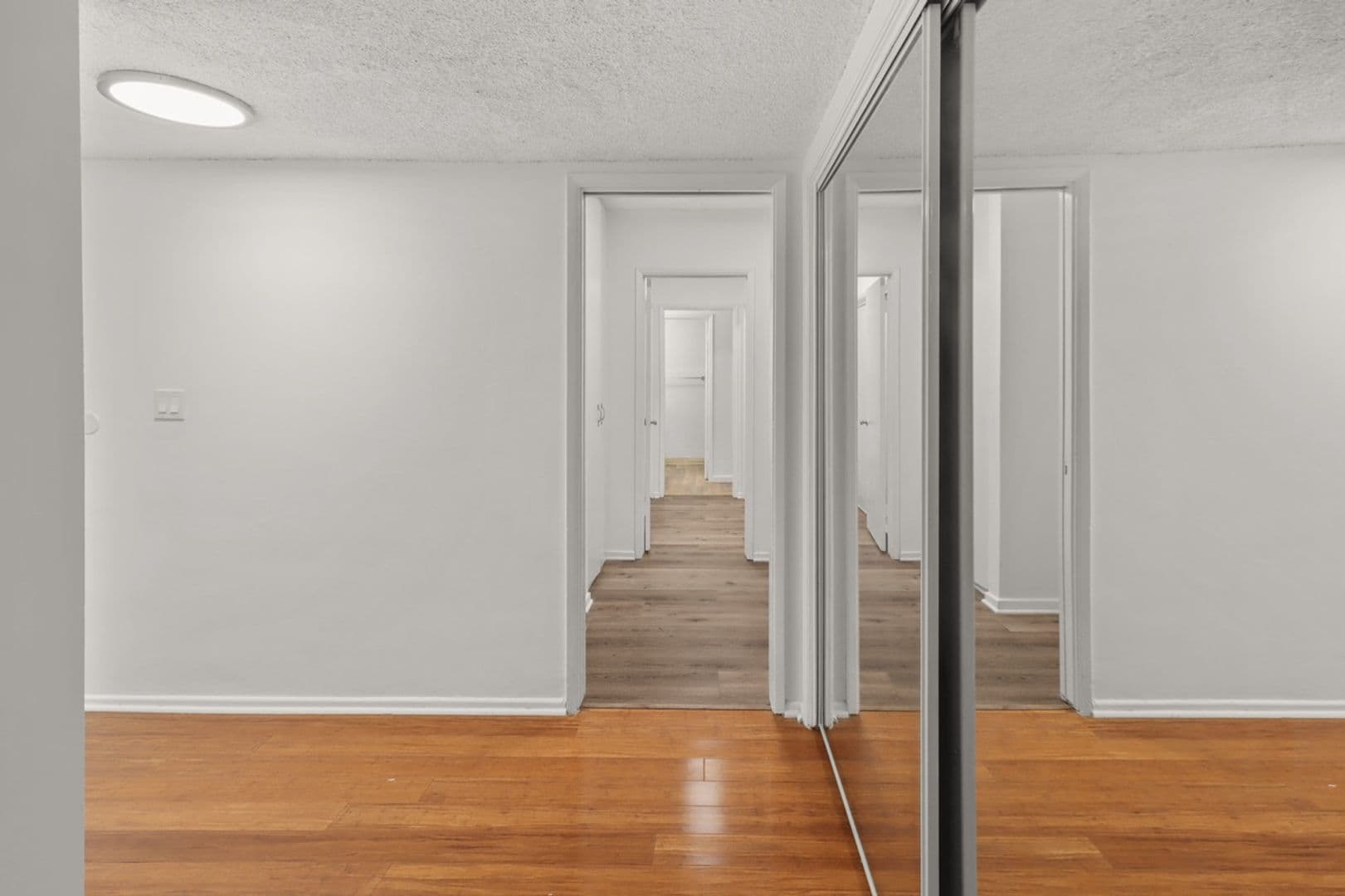 Los Angeles Apartment: 11946 Montana Ave