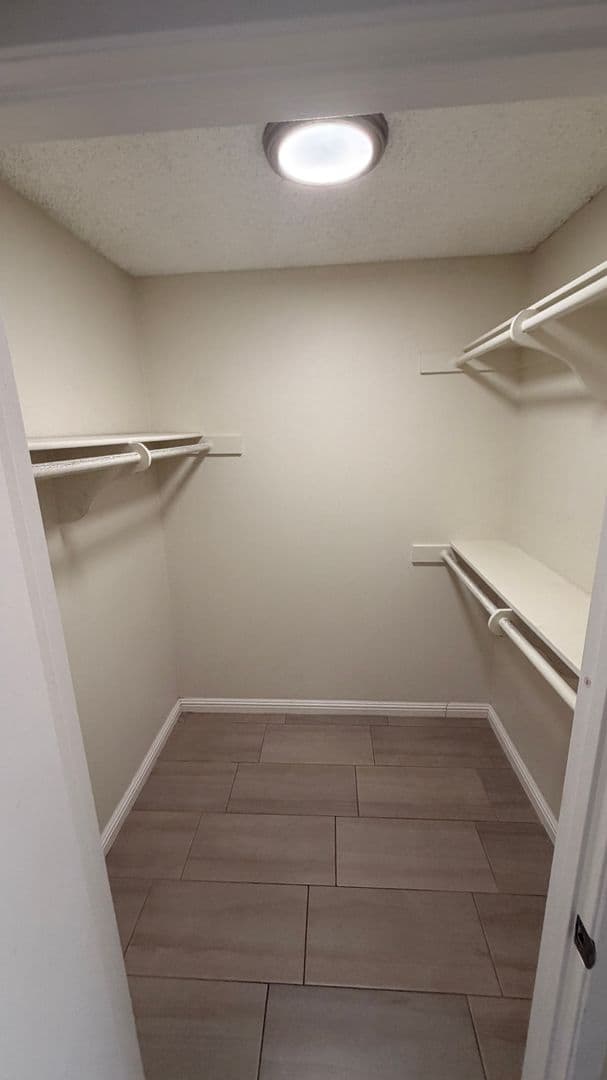 Sunland Apartment: 8608 Foothill Blvd