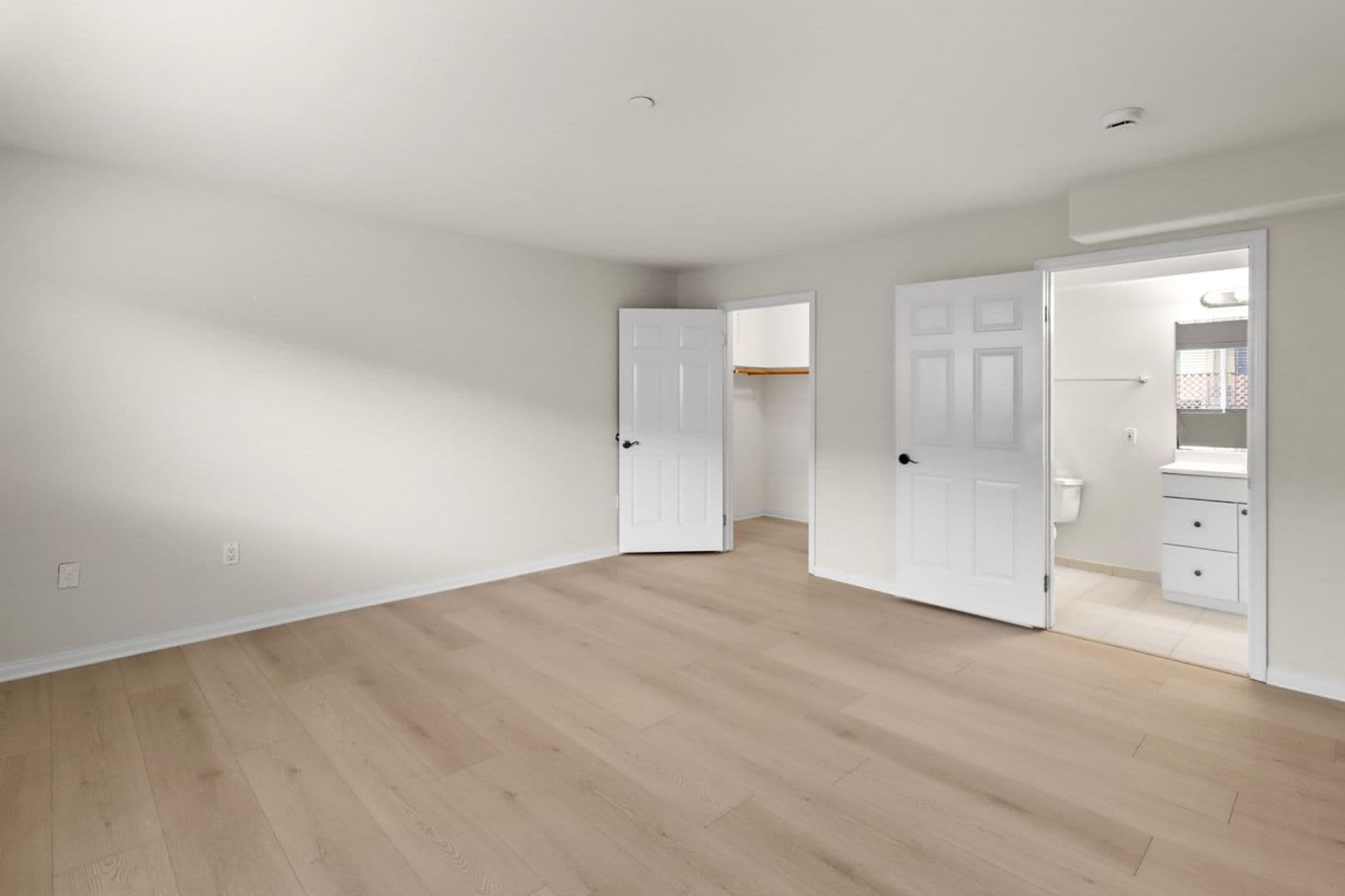 Los Angeles Apartment: 4262 Lindblade Dr