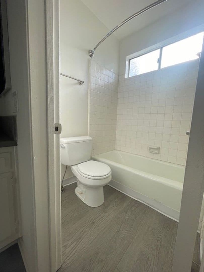 Los Angeles Apartment: 1524 Bundy Dr.