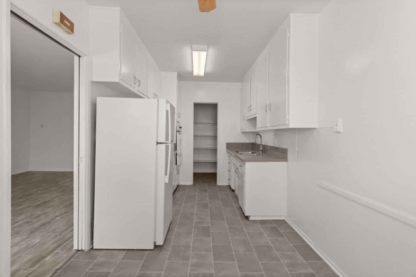 Santa Monica Apartment: 1143 -10th St