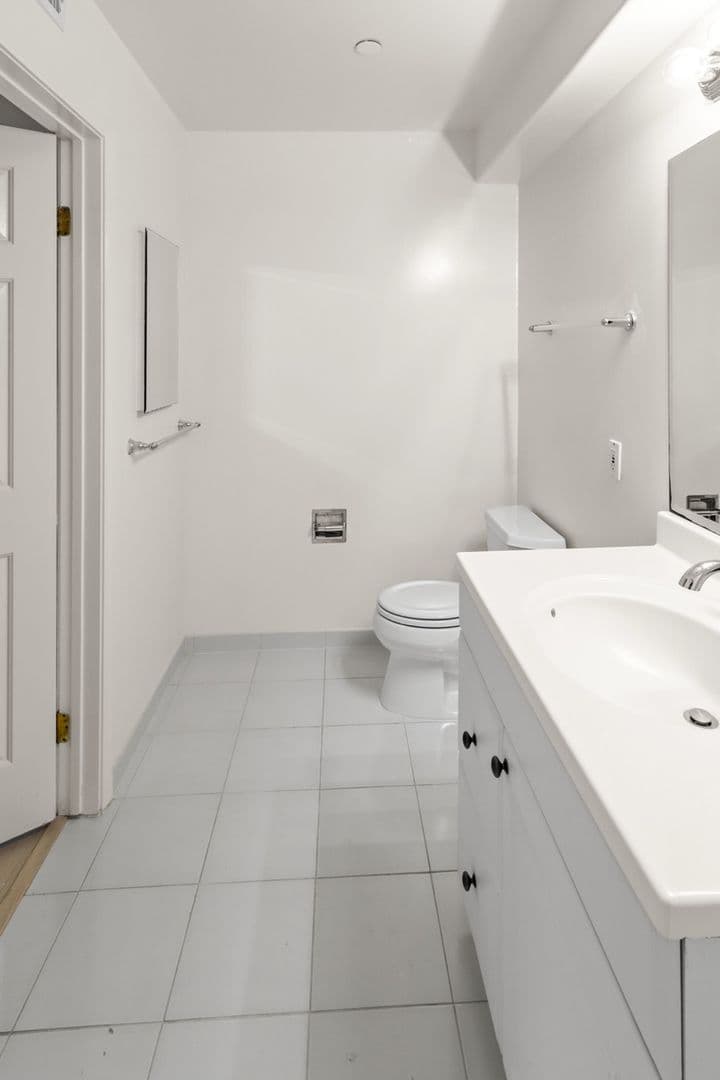 Los Angeles Apartment: 4262 Lindblade Dr