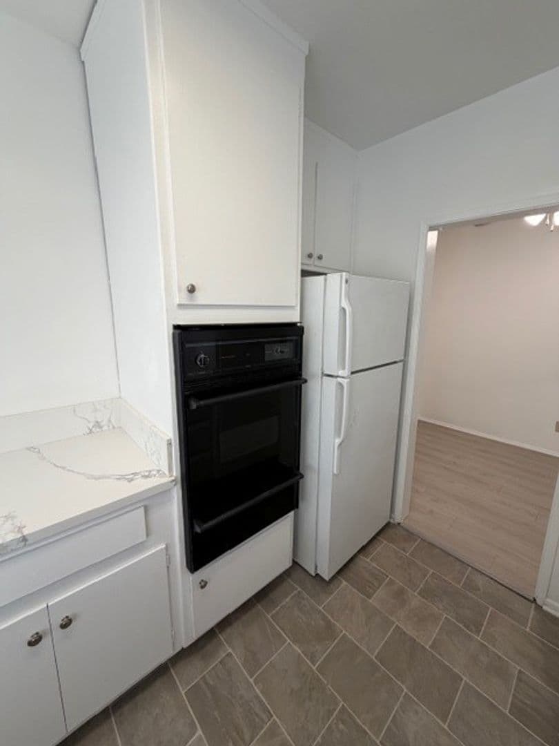 Los Angeles Apartment: 11940 Dorothy St
