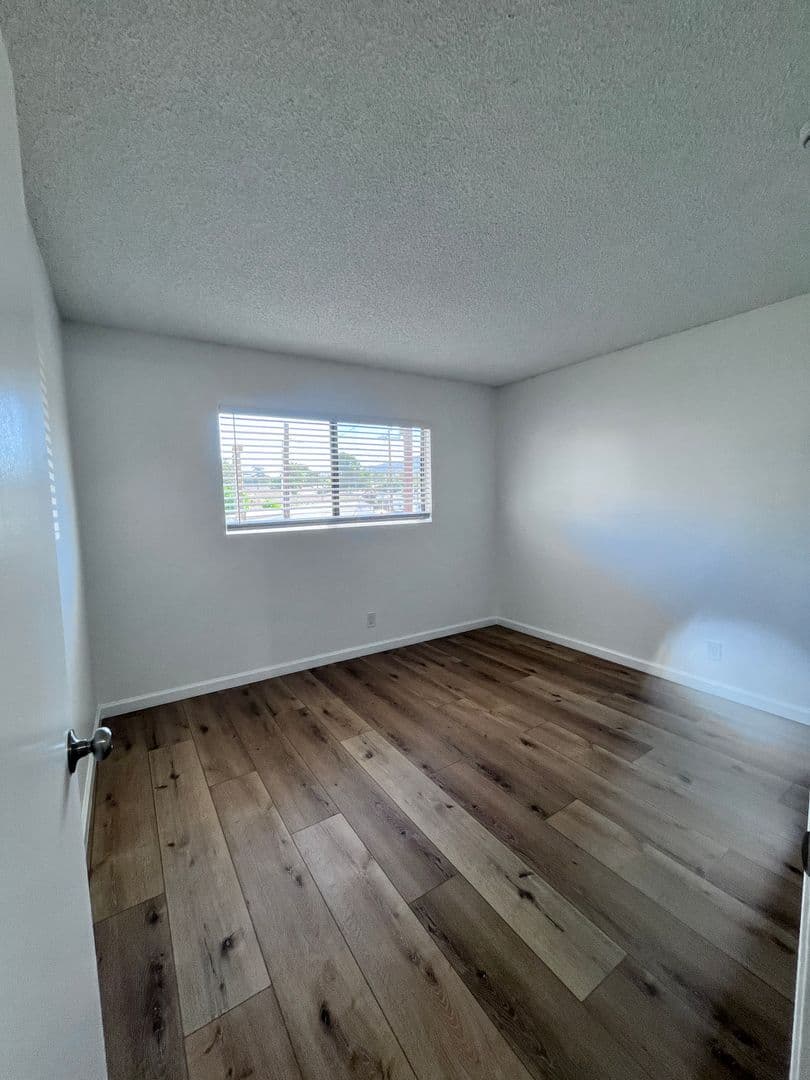 Sunland Apartment: 8608 Foothill Blvd