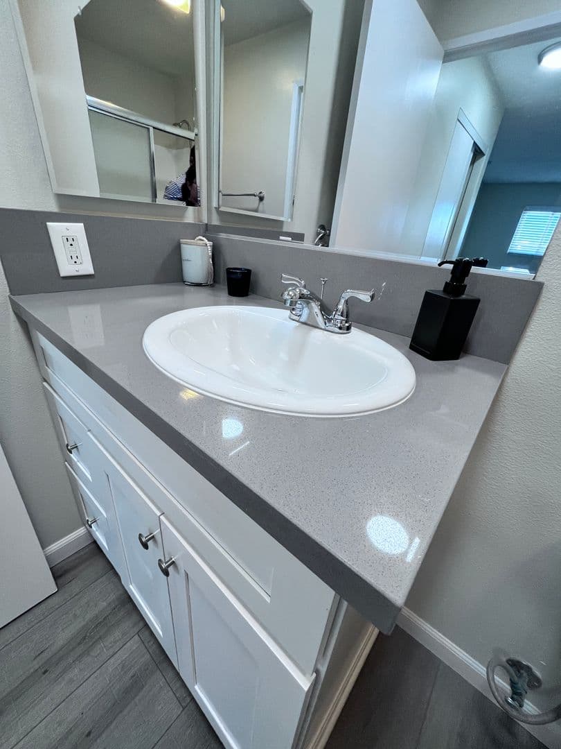 Sunland Apartment: 8608 Foothill Blvd