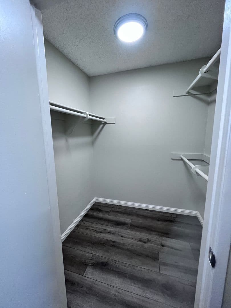 Sunland Apartment: 8608 Foothill Blvd