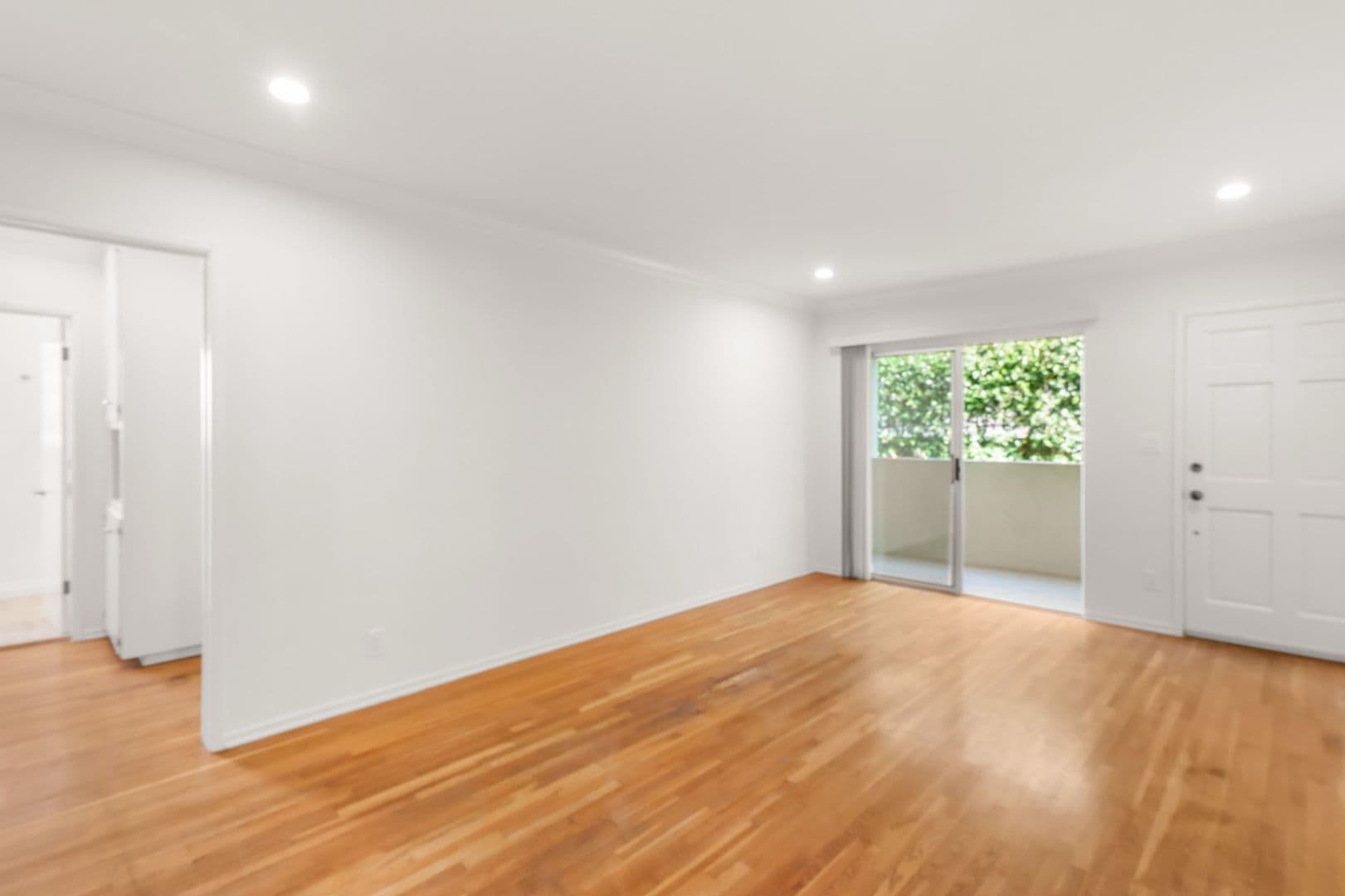 Los Angeles Apartment: 1451 Armacost Ave