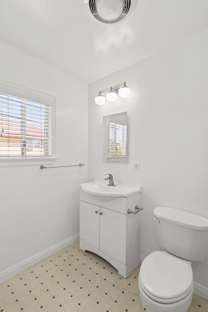 Santa Monica Apartment: 1505-1507 Harvard St.