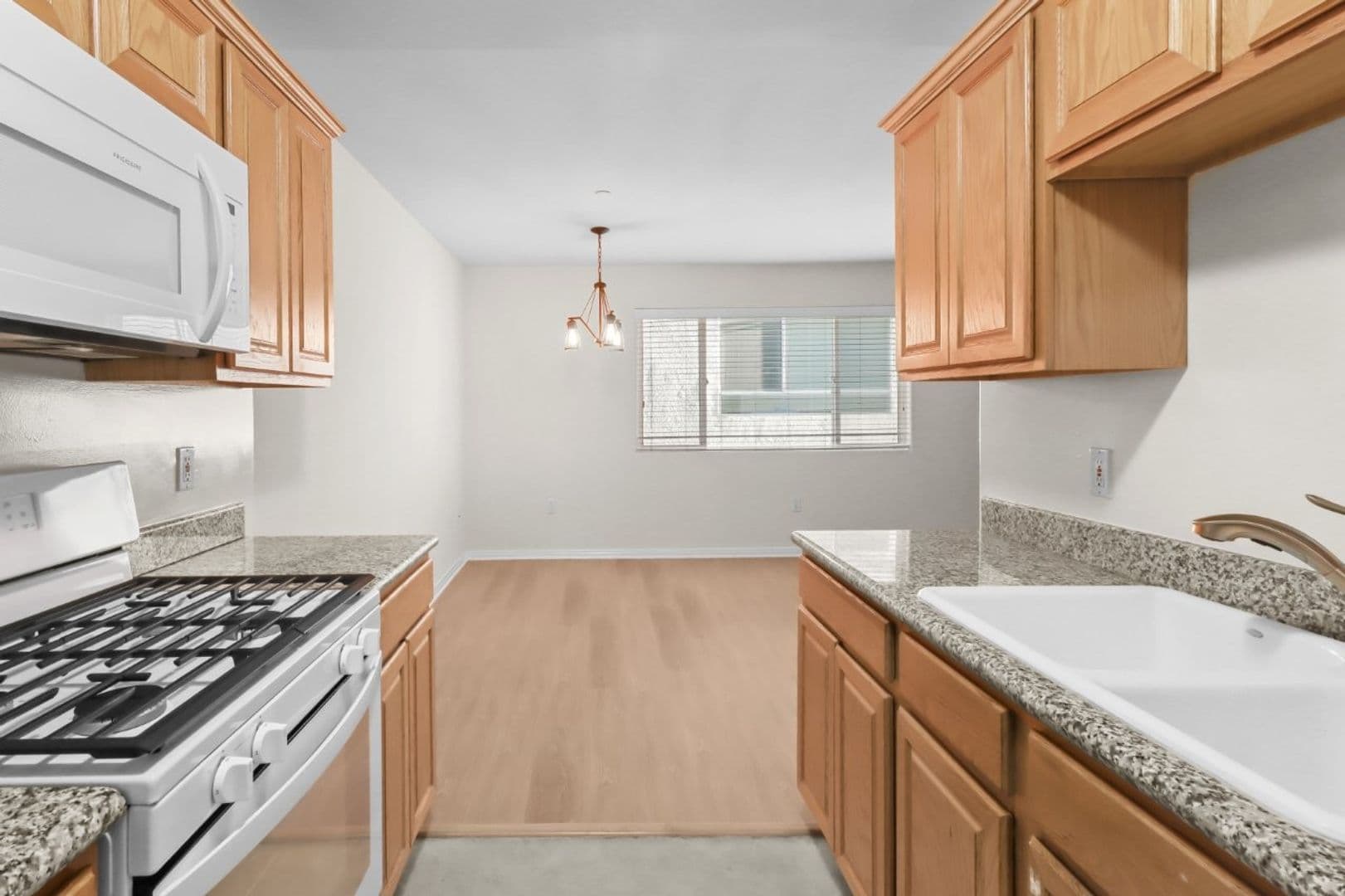 Los Angeles Apartment: 4262 Lindblade Dr