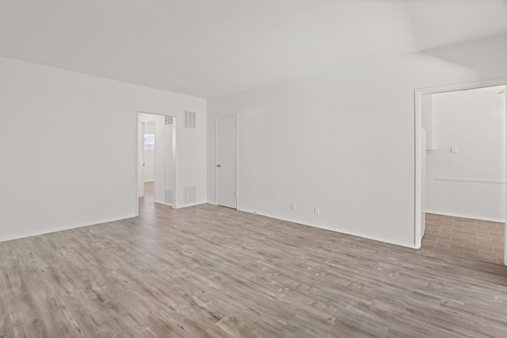 Santa Monica Apartment: 1143 -10th St