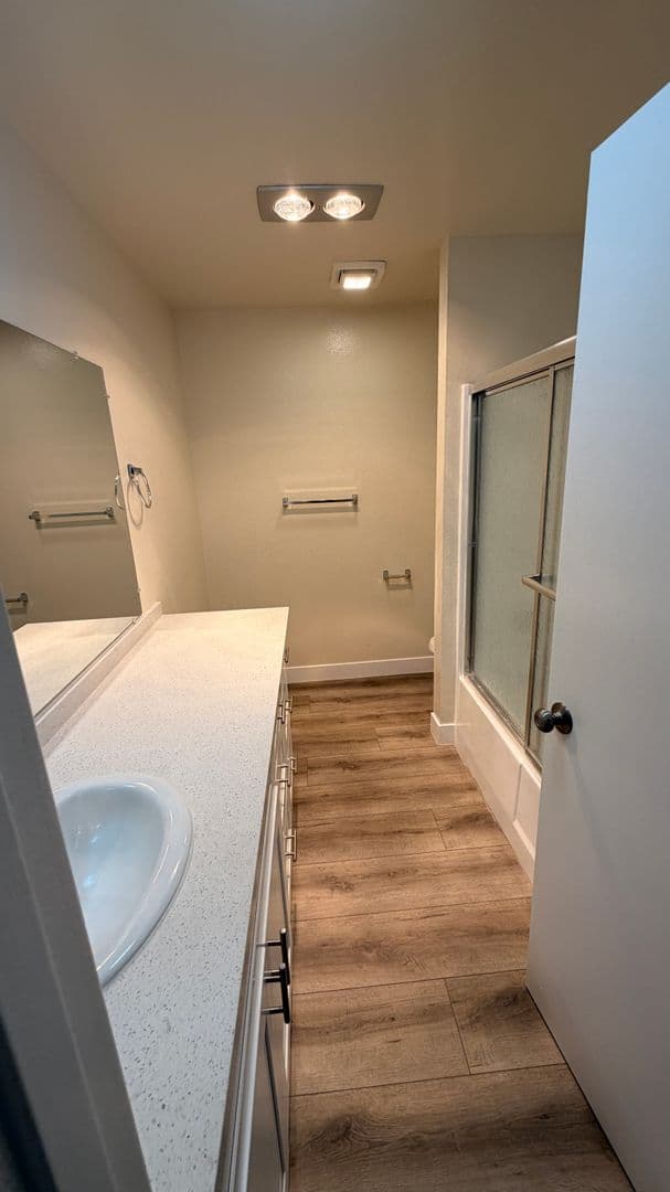 Sunland Apartment: 8608 Foothill Blvd