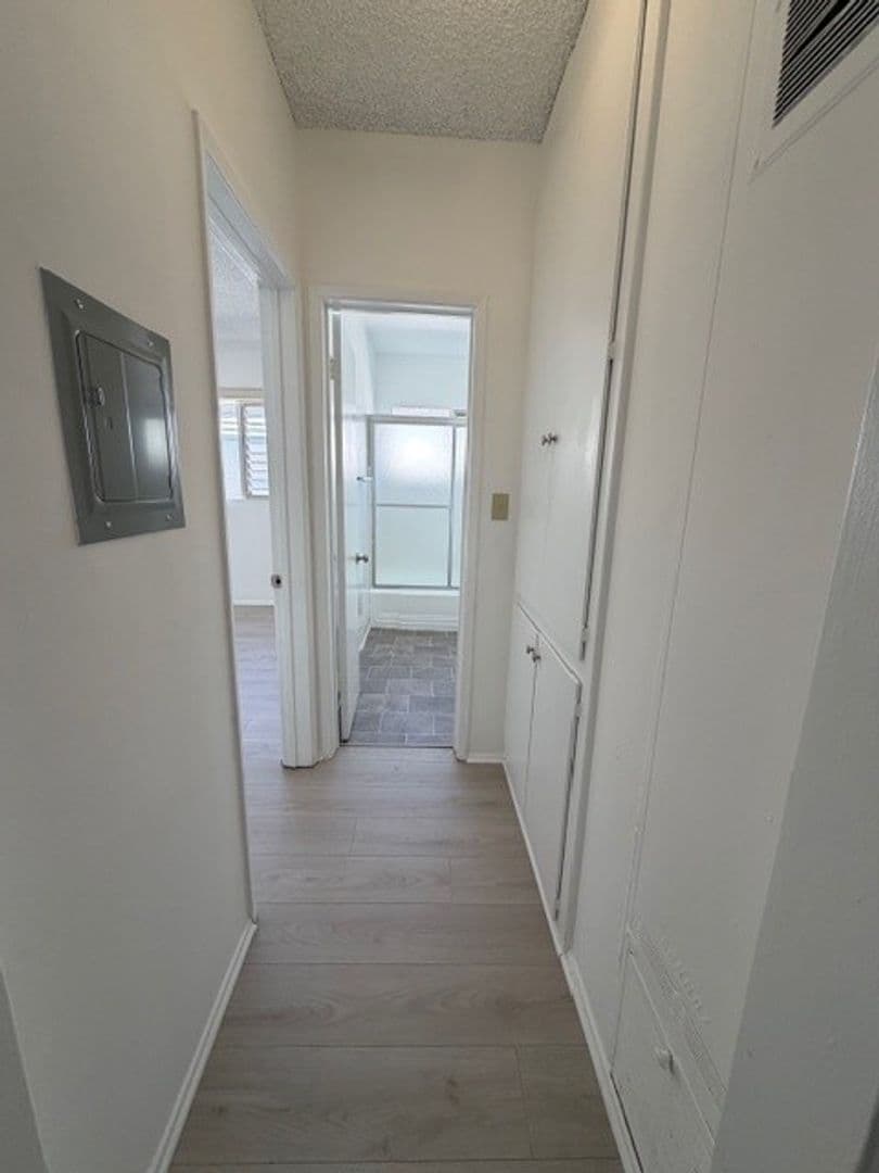 Los Angeles Apartment: 11940 Dorothy St