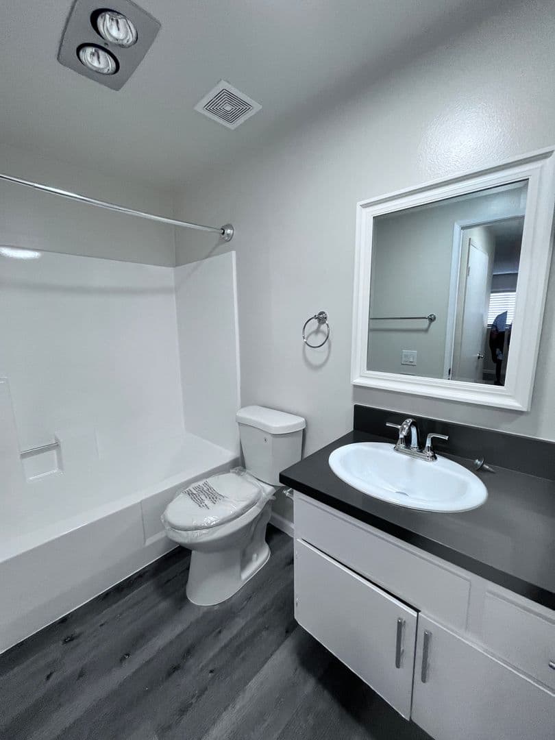 Sunland Apartment: 8608 Foothill Blvd