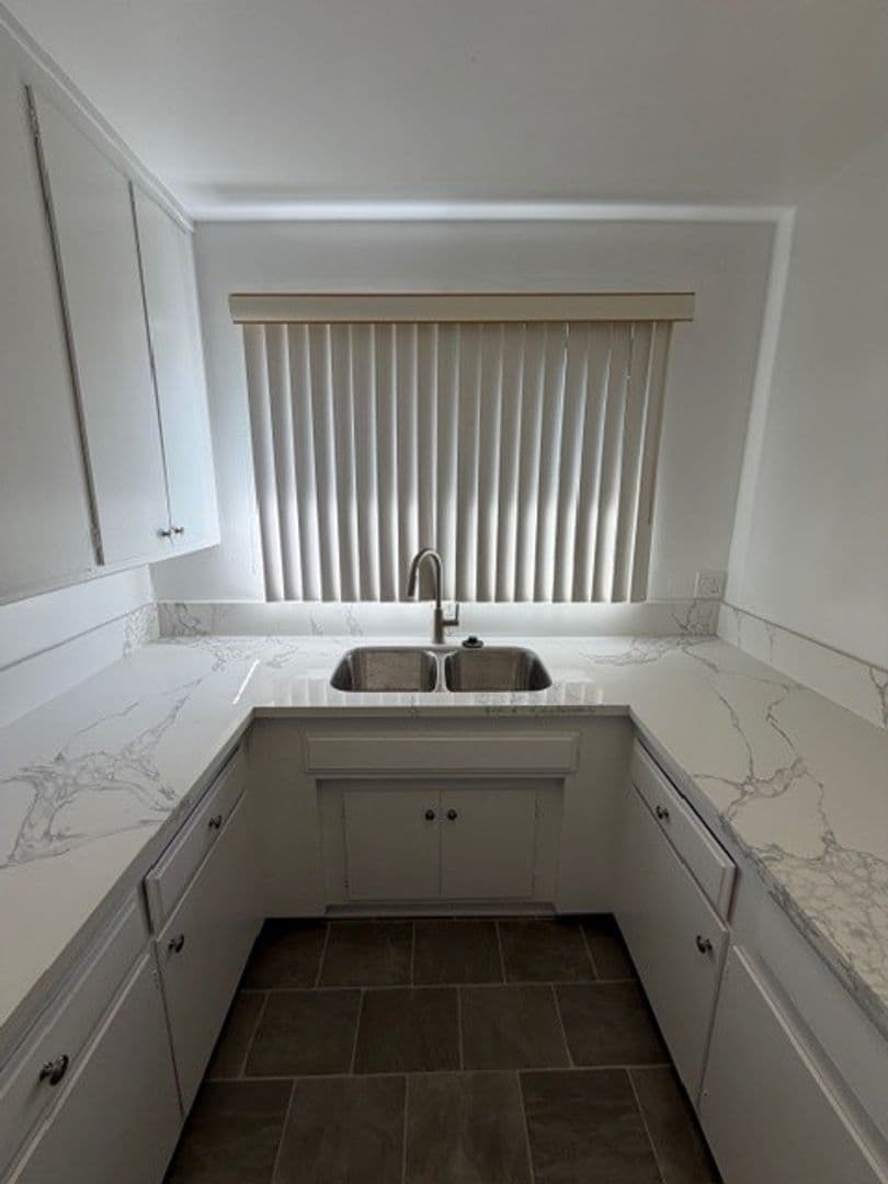Los Angeles Apartment: 11940 Dorothy St
