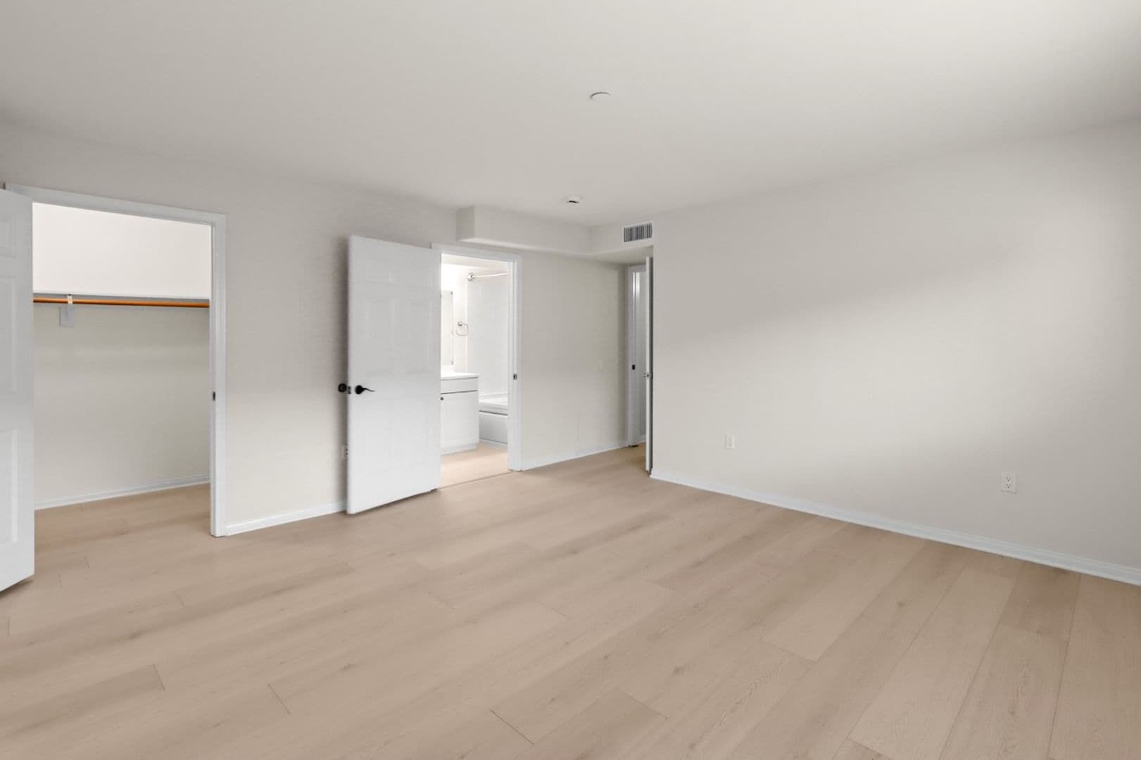 Los Angeles Apartment: 4262 Lindblade Dr
