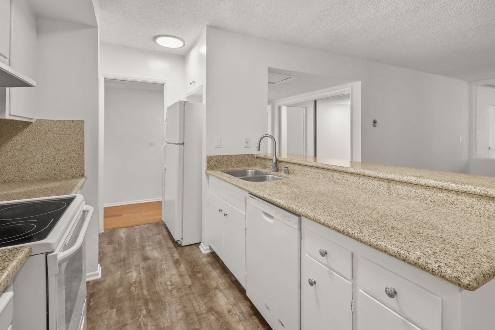 Los Angeles Apartment: 11946 Montana Ave