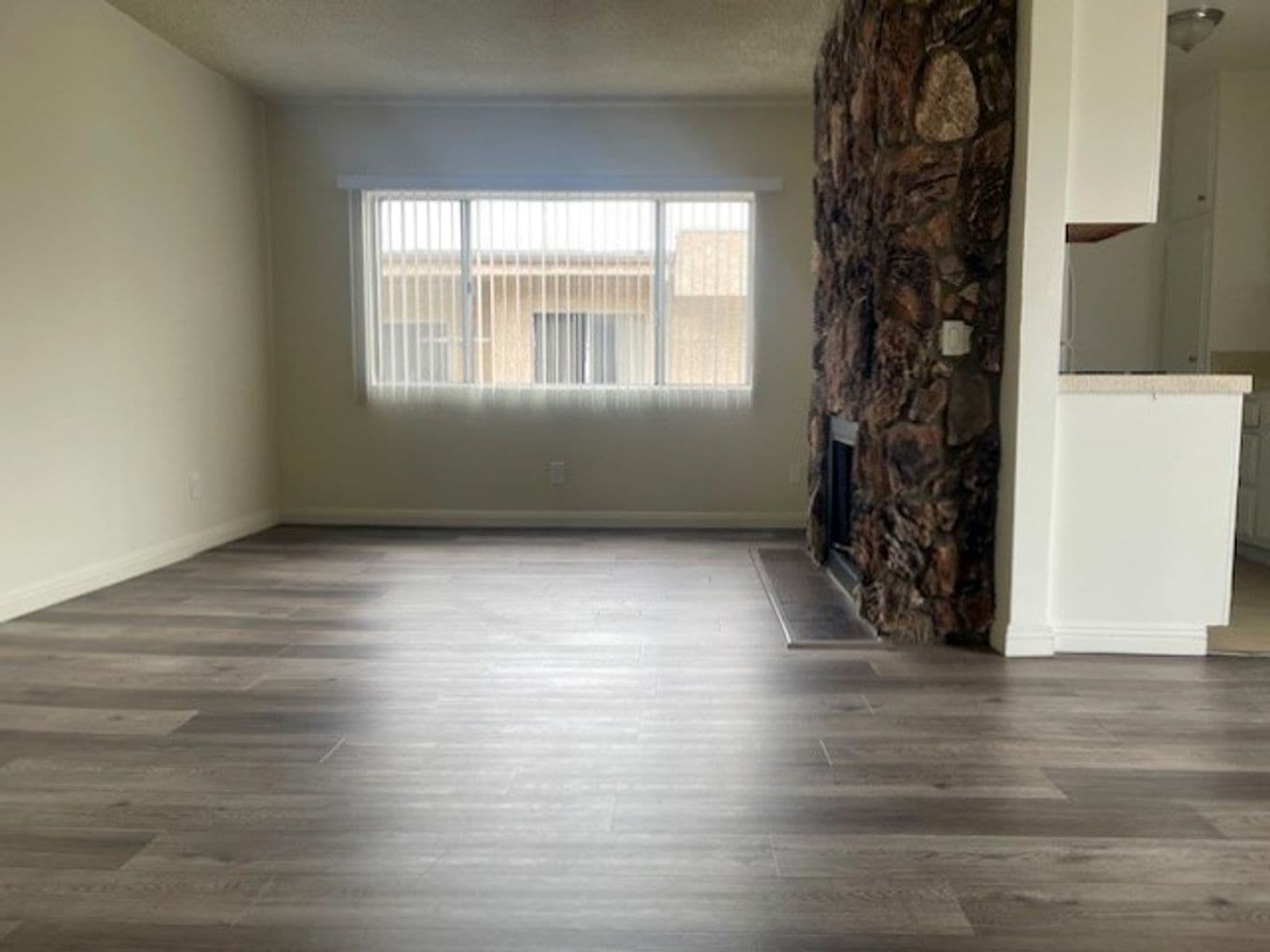 Los Angeles Apartment: 1524 Bundy Dr.