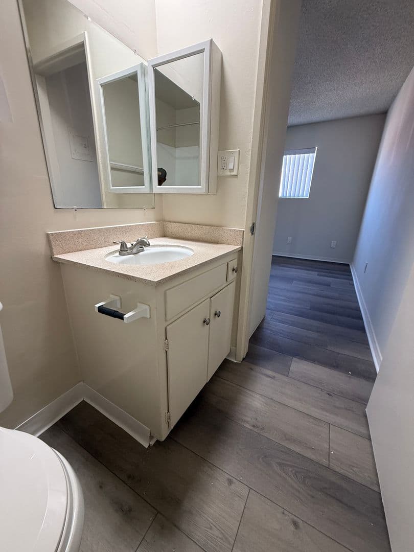 Reseda CA Apartment: 17801 Sherman Way