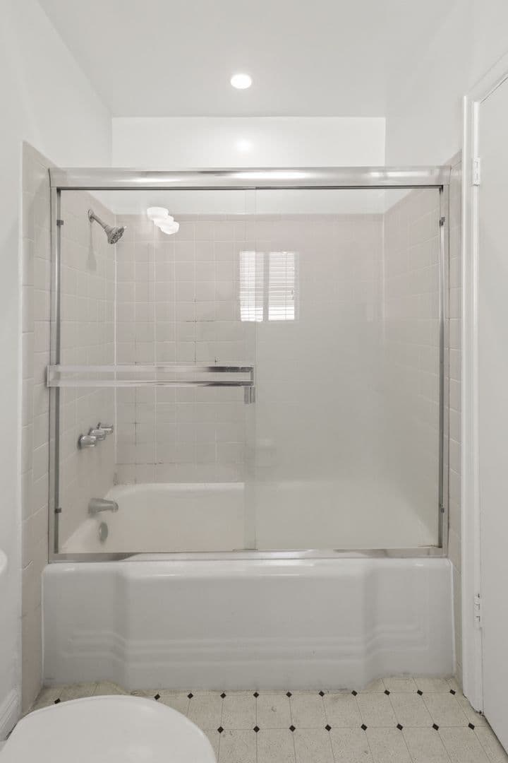 Santa Monica Apartment: 1505-1507 Harvard St.