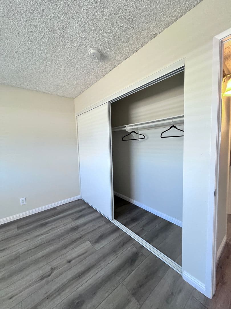 Sunland Apartment: 8608 Foothill Blvd