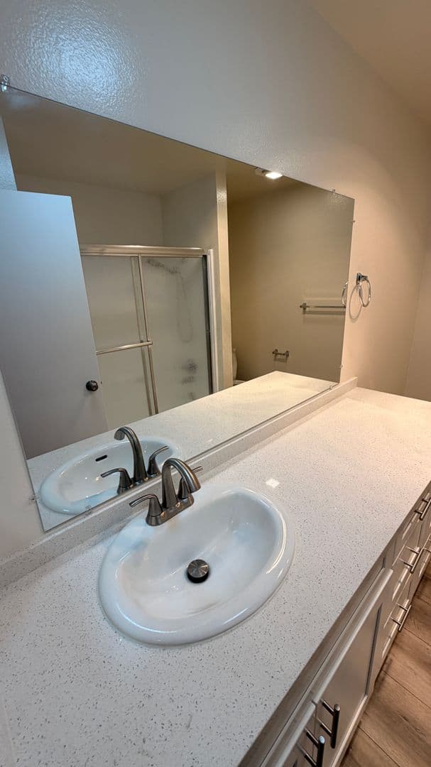 Sunland Apartment: 8608 Foothill Blvd