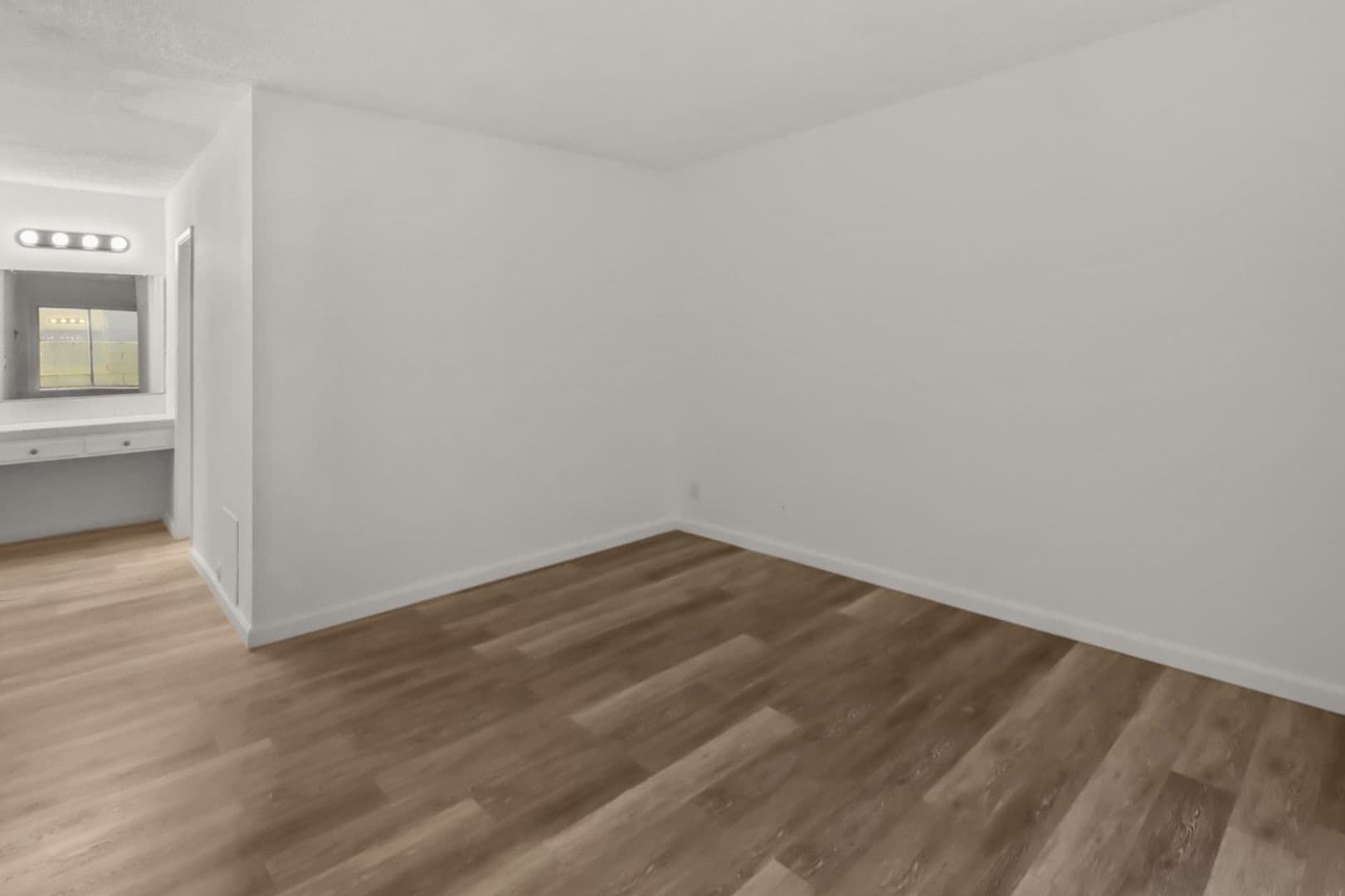 Los Angeles Apartment: 11946 Montana Ave