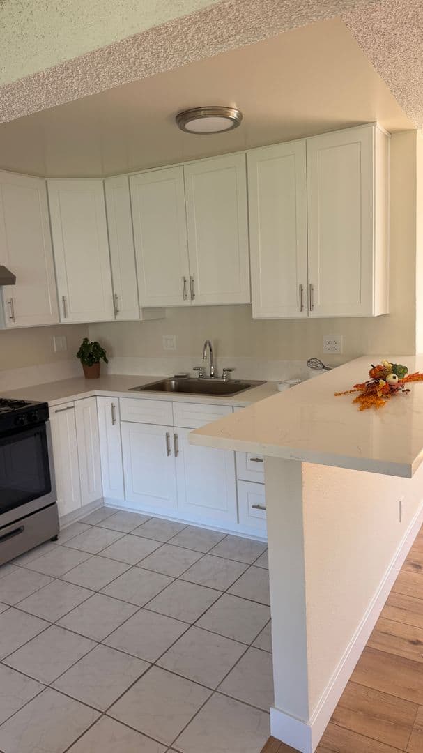 Sunland Apartment: 8608 Foothill Blvd
