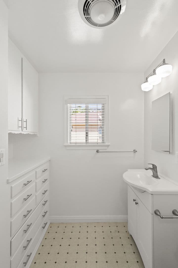 Santa Monica Apartment: 1505-1507 Harvard St.