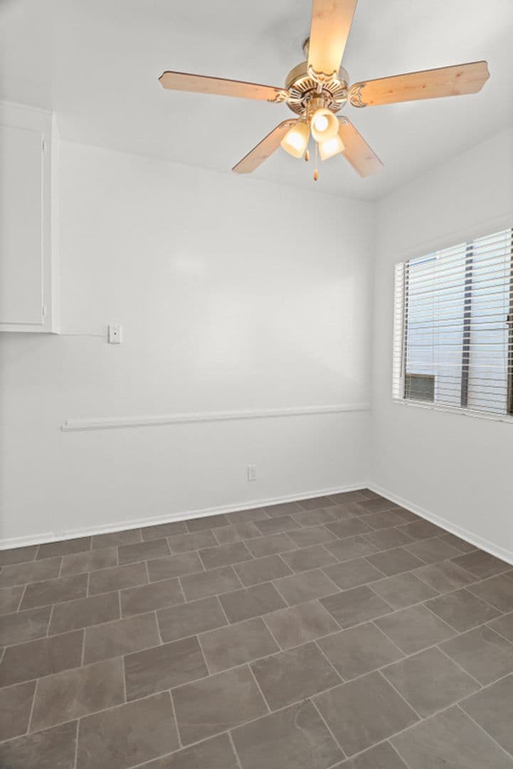 Santa Monica Apartment: 1143 -10th St