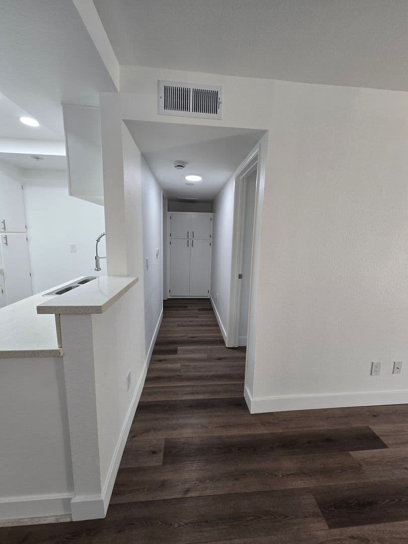 Panorama City Apartment: 9429 Van Nuys Blvd