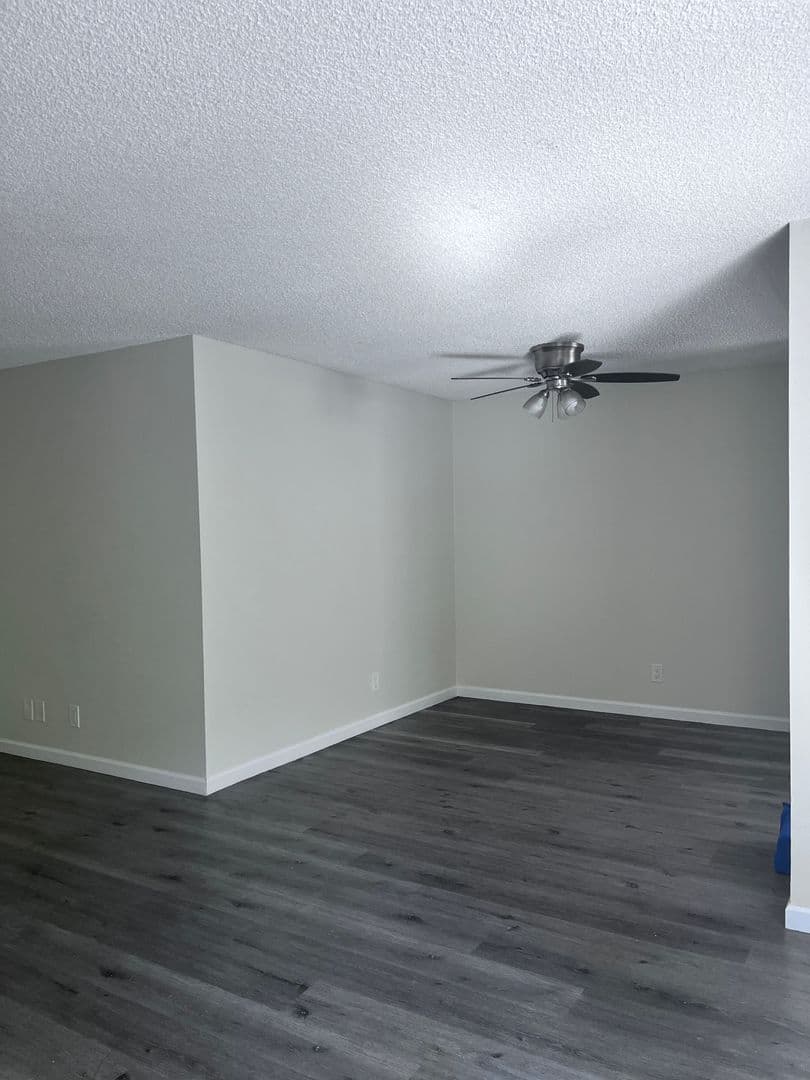 Sunland Apartment: 8608 Foothill Blvd