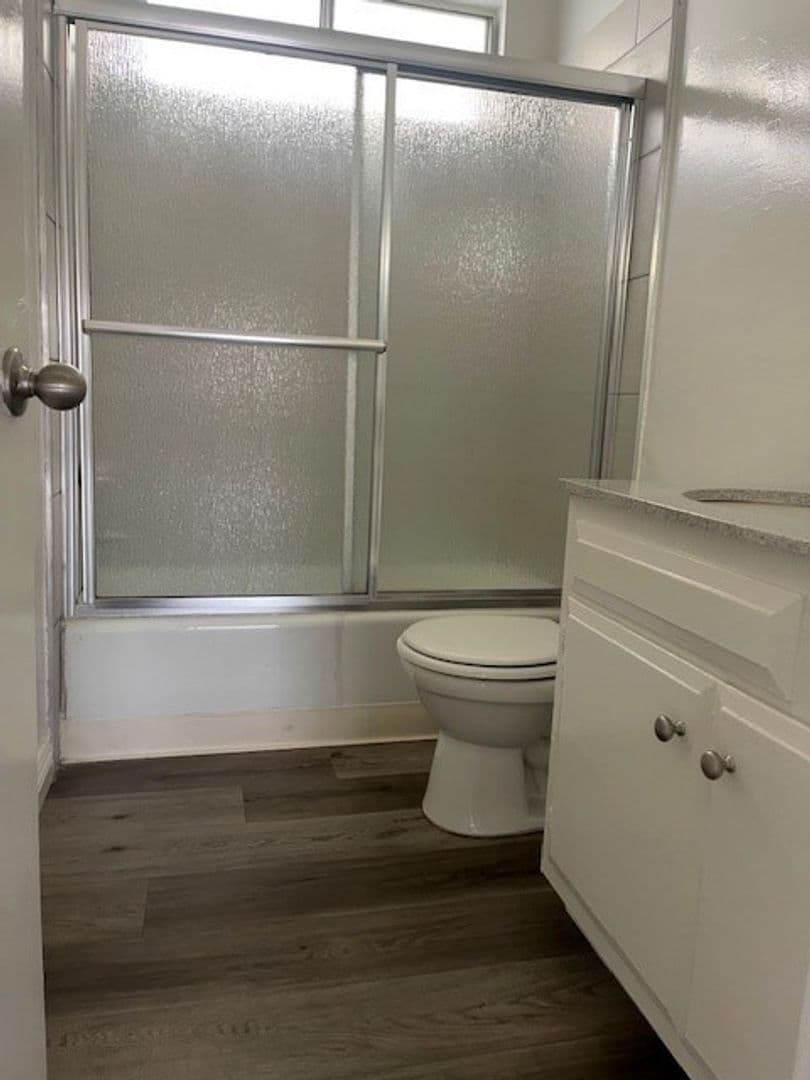 Los Angeles Apartment: 1524 Bundy Dr.