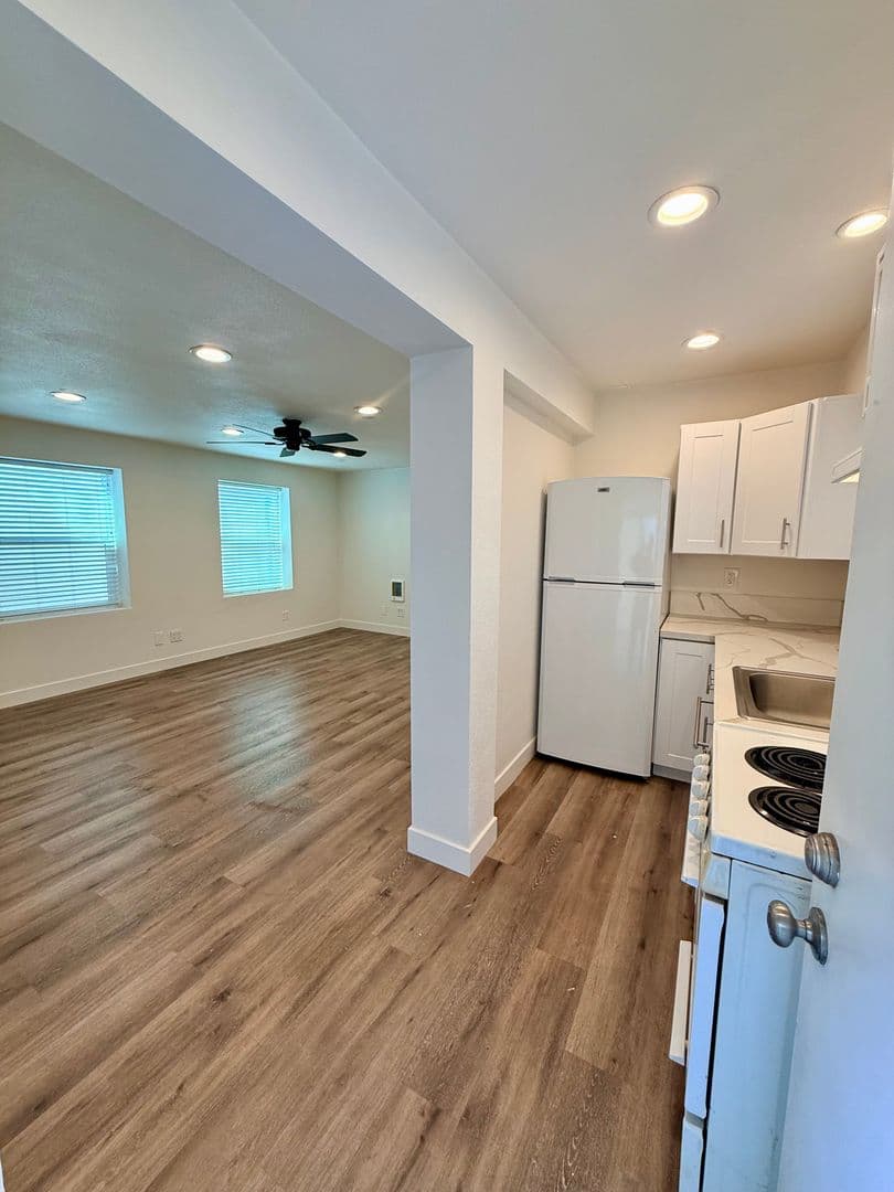 Long Beach Apartment: 761 Walnut Ave